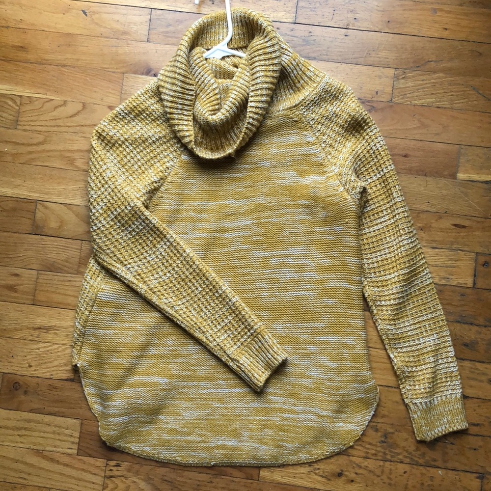Cozy, yellow sweater!